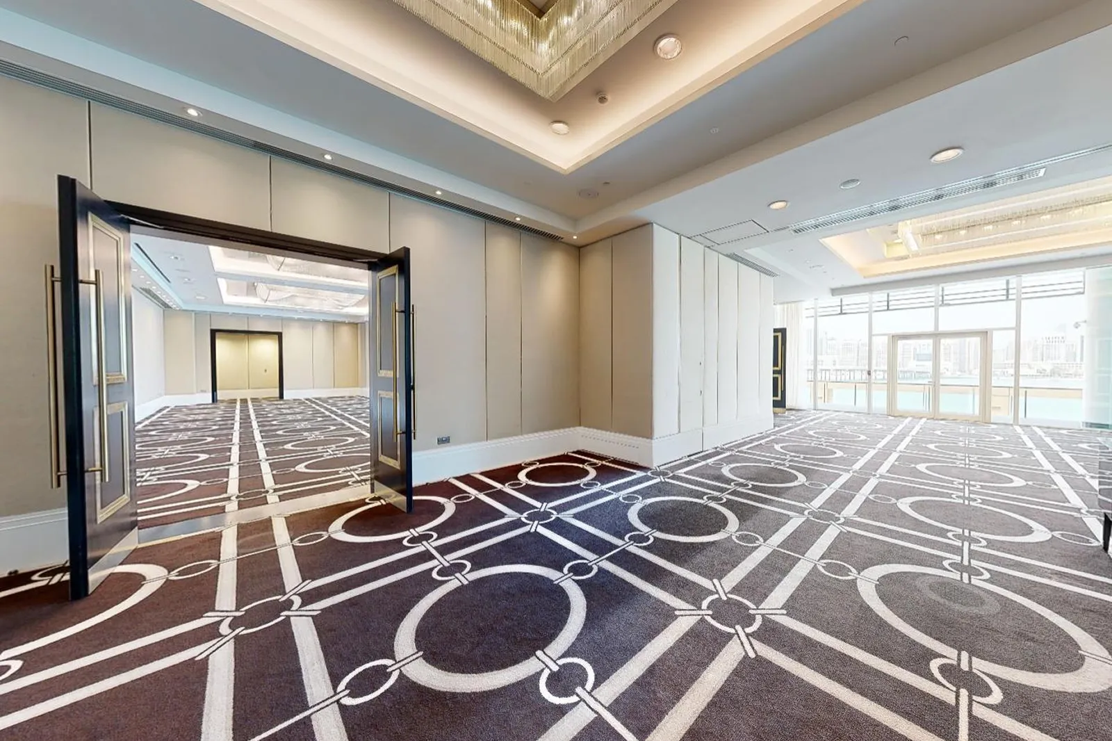 How Hotels and Conference Centers in the UAE Maximize Revenue Using Operable Walls